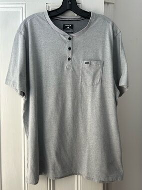 Hurley | Dri-Fit | 3 Button Short-Sleeve Henley | Size XL